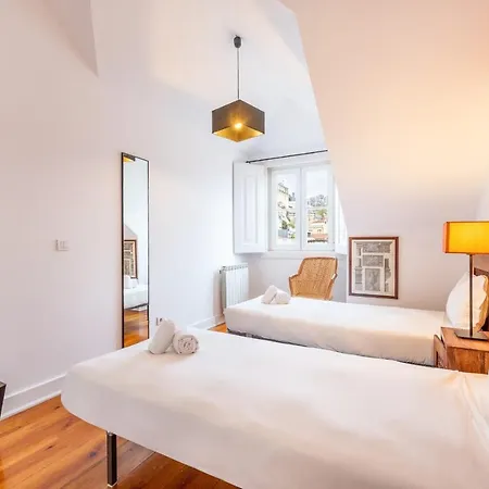 Daire Rustic-style Apt Near Bairro Alto Lisboa