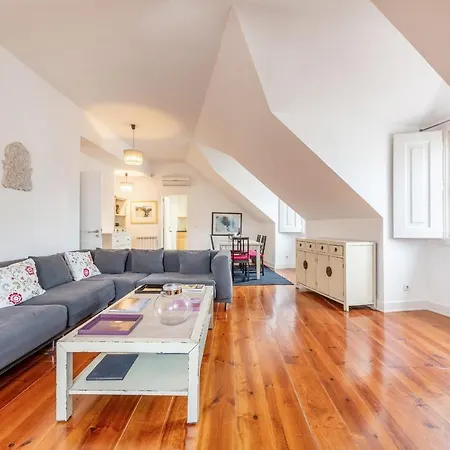 Rustic-style Apt Near Bairro Alto Daire