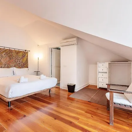 Rustic-style Apt Near Bairro Alto Lisboa