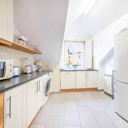 Rustic-style Apt Near Bairro Alto Daire *