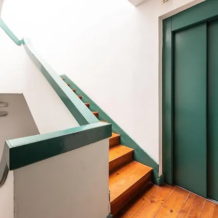 Rustic-style Apt Near Bairro Alto *