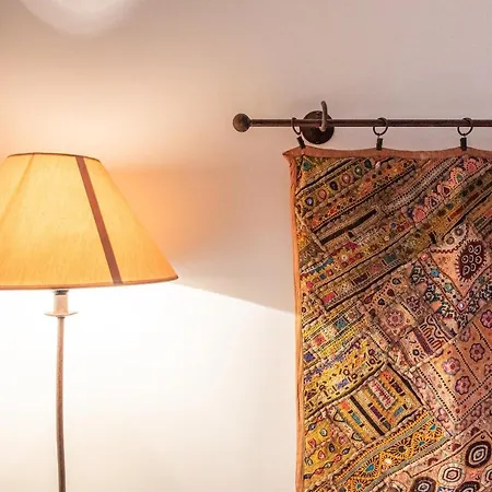 Rustic-style Apt Near Bairro Alto *