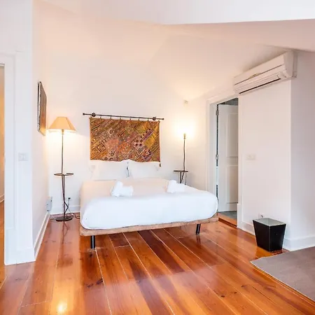 Rustic-style Apt Near Bairro Alto Daire