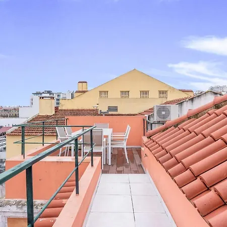 Rustic-style Apt Near Bairro Alto *