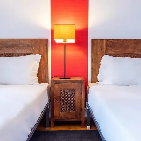 Rustic-style Apt Near Bairro Alto