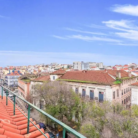 Rustic-style Apt Near Bairro Alto Апартаменты Лиссабон