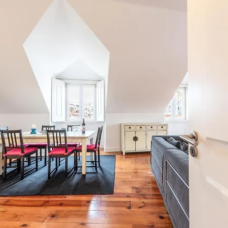Rustic-style Apt Near Bairro Alto *